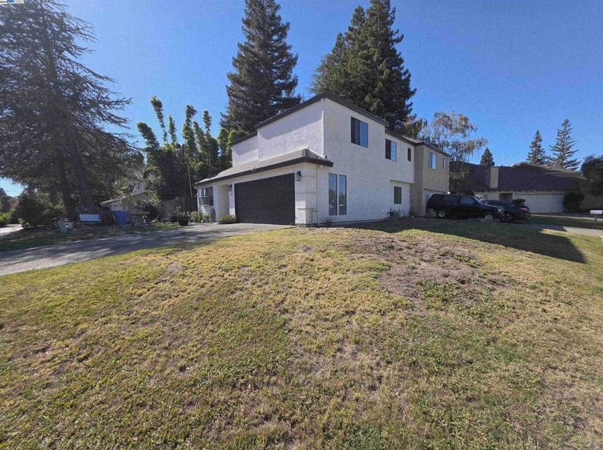 Customized , this is Georgeous 4 to 5 Bedrooms. Location is Awesome.