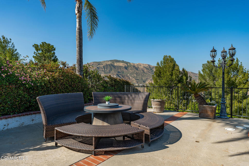 Porter Ranch, California, 91326, United States, 4 Bedrooms Bedrooms, ,3 BathroomsBathrooms,Residential,Active,2045546