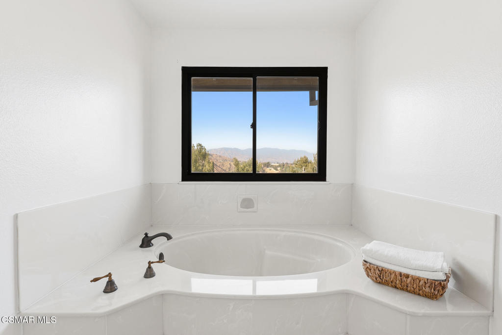 Porter Ranch, California, 91326, United States, 4 Bedrooms Bedrooms, ,3 BathroomsBathrooms,Residential,Active,2045546