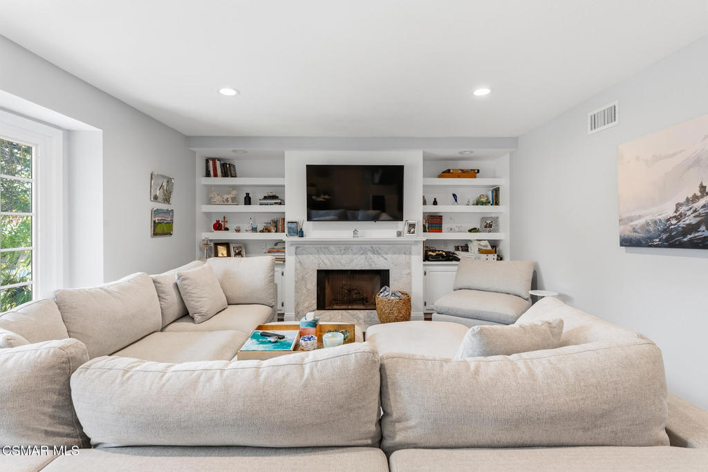 Porter Ranch, California, 91326, United States, 4 Bedrooms Bedrooms, ,3 BathroomsBathrooms,Residential,Active,2045546
