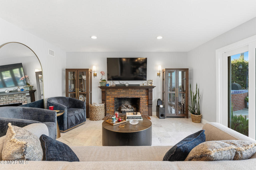 Porter Ranch, California, 91326, United States, 4 Bedrooms Bedrooms, ,3 BathroomsBathrooms,Residential,Active,2045546