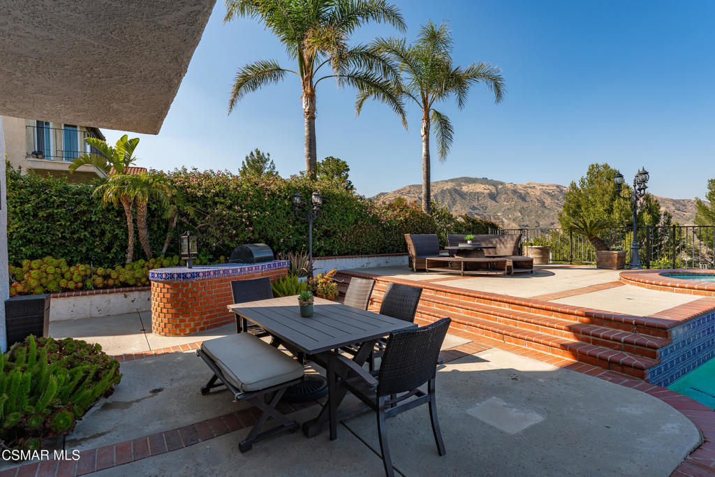 Porter Ranch, California, 91326, United States, 4 Bedrooms Bedrooms, ,3 BathroomsBathrooms,Residential,Active,2045546