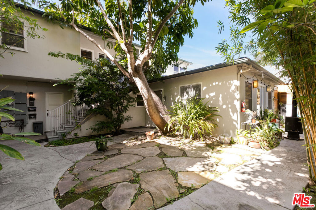 1453 Centinela Avenue