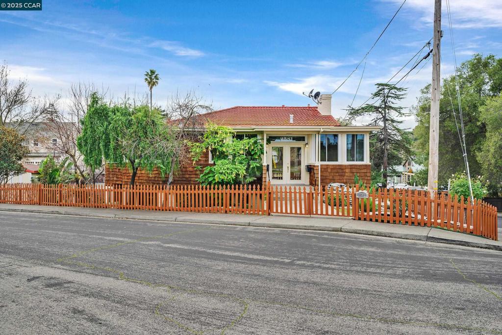 OLD PINOLE BAY - Residential
