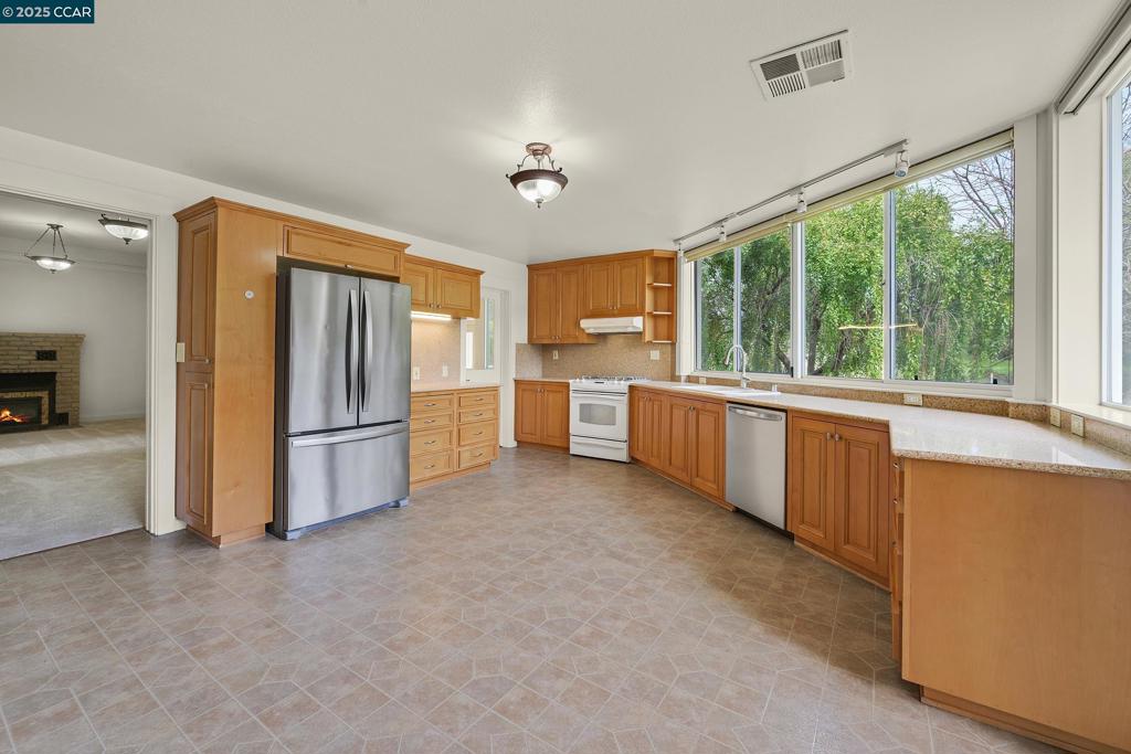 OLD PINOLE BAY - Residential