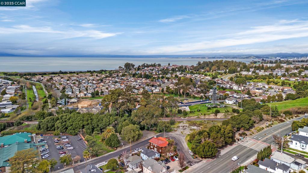 OLD PINOLE BAY - Residential