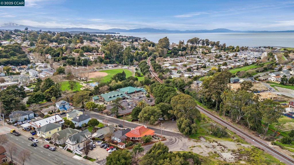 OLD PINOLE BAY - Residential