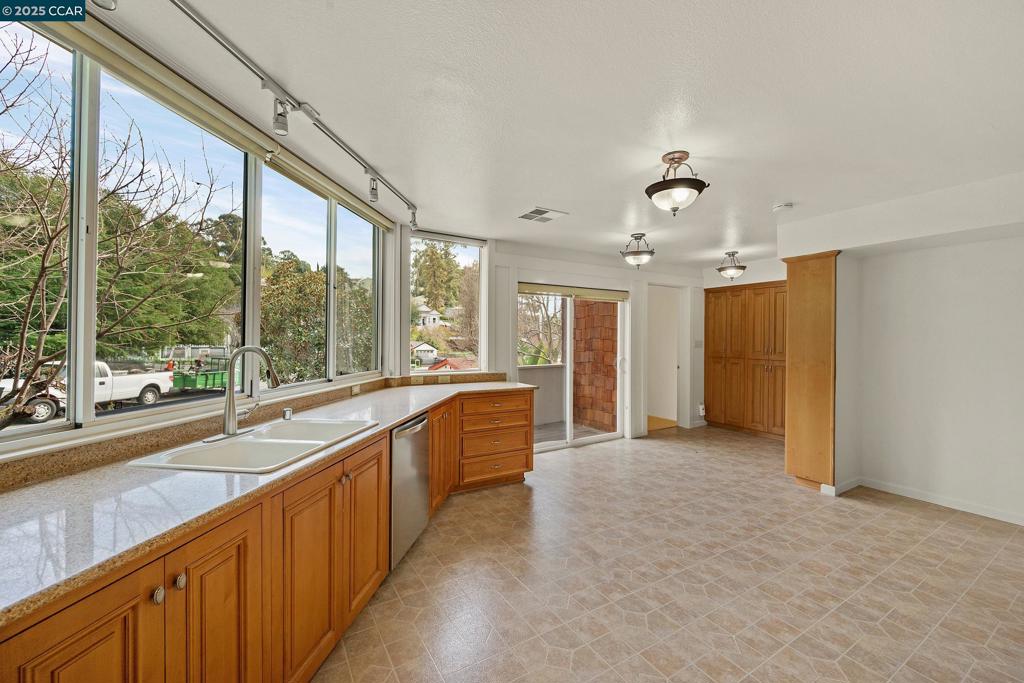 OLD PINOLE BAY - Residential
