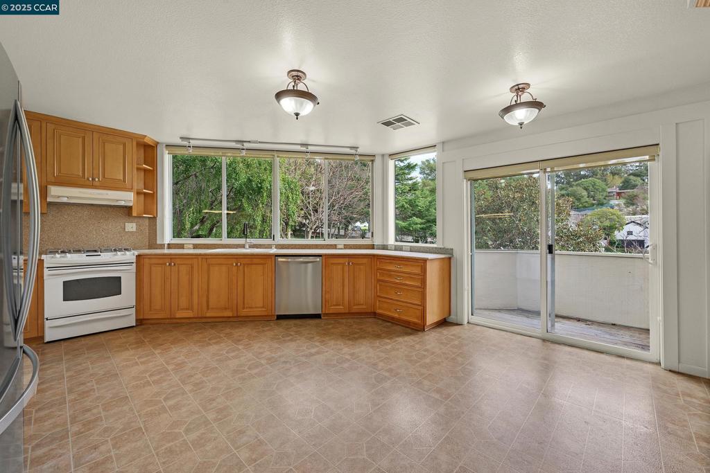 OLD PINOLE BAY - Residential