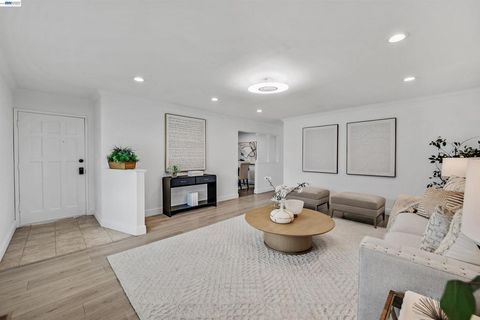 Photo of 2449 Almaden Blvd Blvd, Union City, CA 94587 (MLS # 41130268)