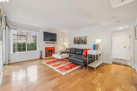 Photo of 440 Canyon Oaks Dr DR #D, Oakland, CA 94605 (MLS # 41148776)