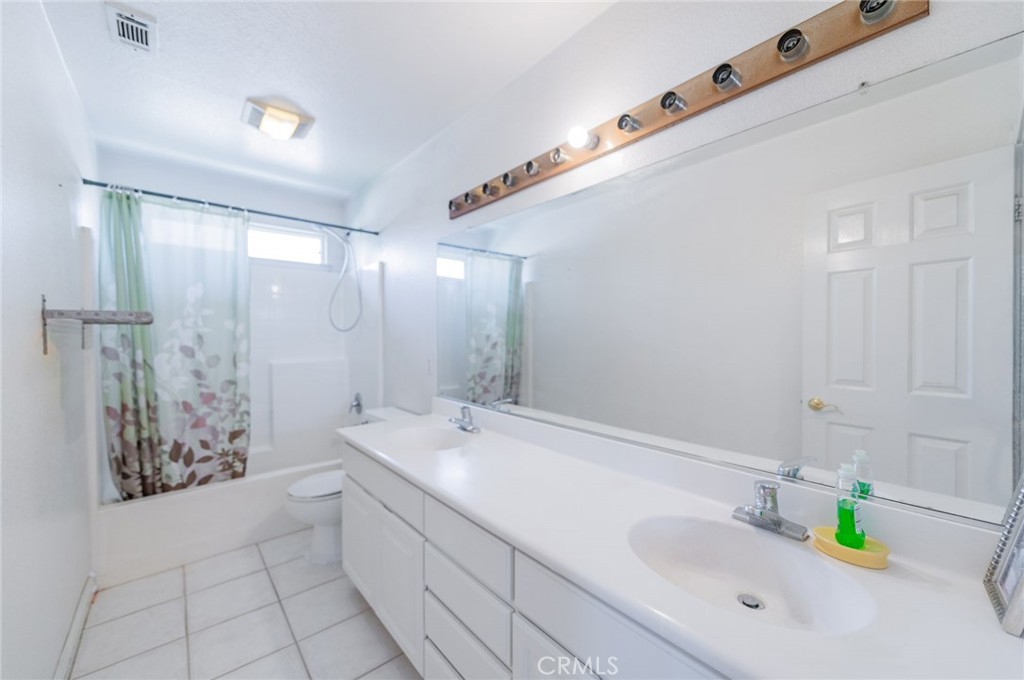 437 E Deerfield