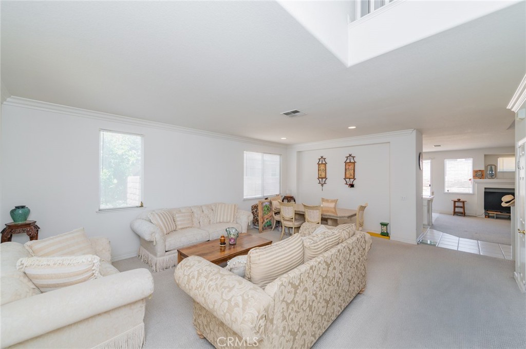 437 E Deerfield