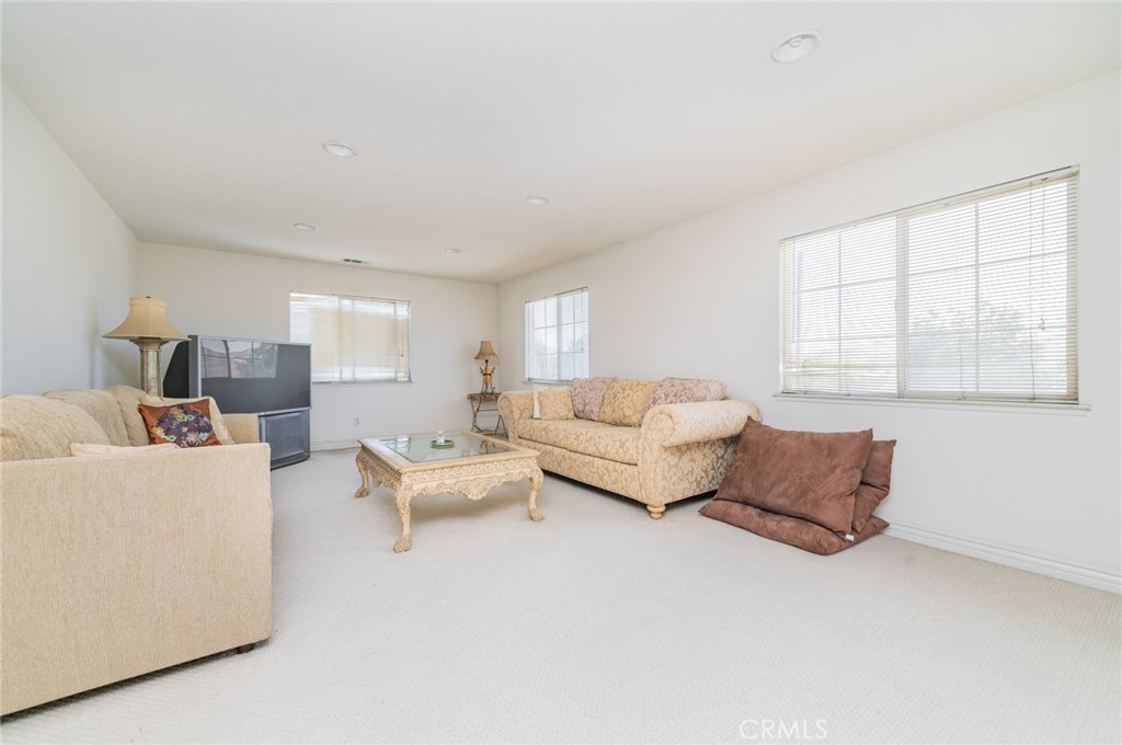 437 E Deerfield