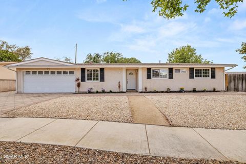 Photo of 1005 Sheffield Place, Thousand Oaks, CA 91360 (MLS # 226002267)