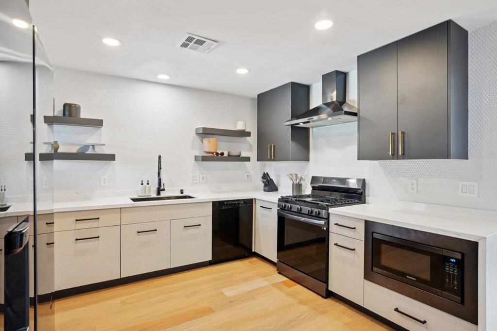 386 W Rosa Parks Road