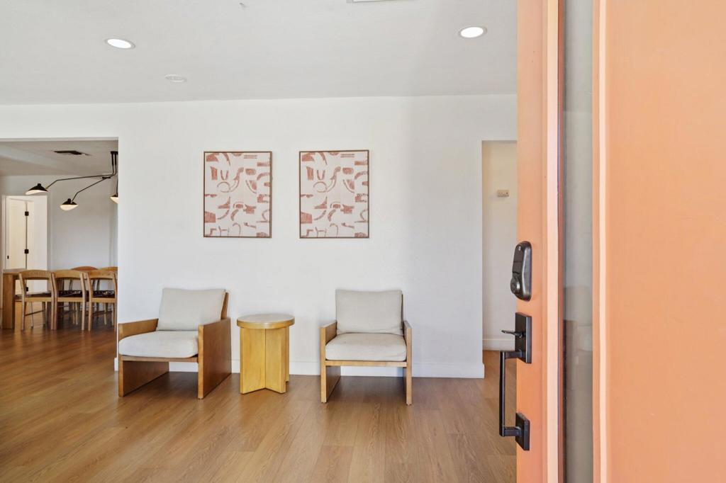 386 W Rosa Parks Road