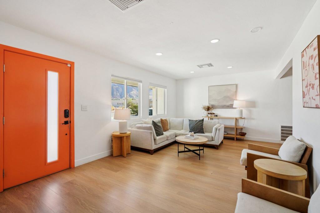 386 W Rosa Parks Road