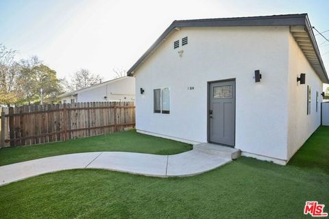 Photo of 6961 Balcom Avenue, Reseda, CA 91335 (MLS # 26650949)