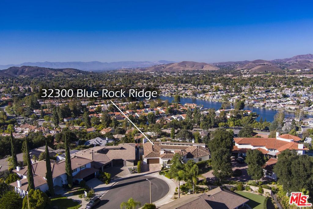 32300 Blue Rock
