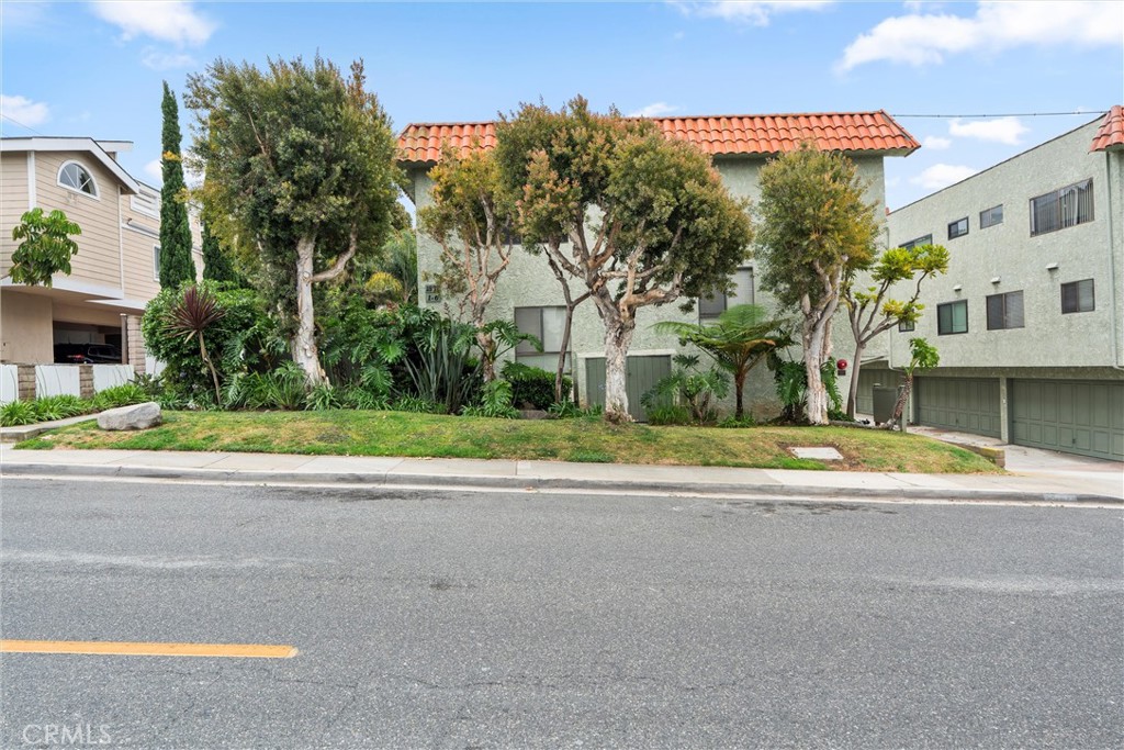 1832 Rockefeller Lane 4