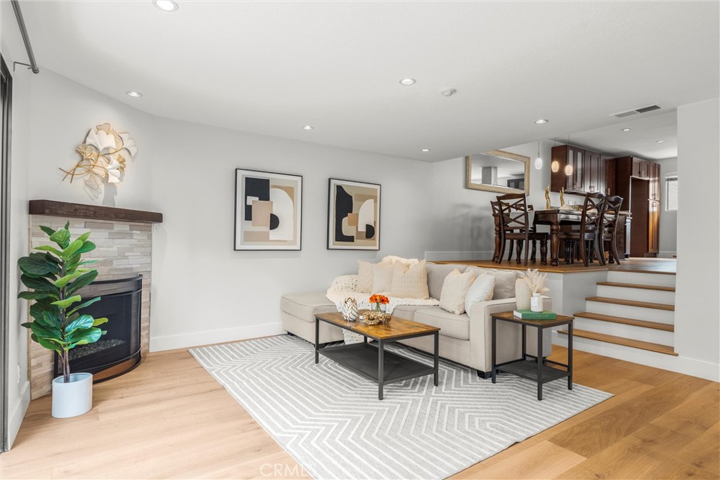 1832 Rockefeller Lane 4