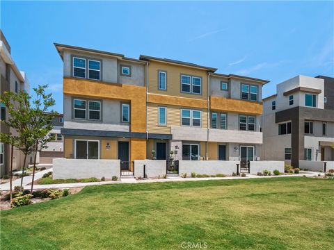 Photo of 27148 Valley Oak Place, Valencia, CA 91381 (MLS # SR26046745)