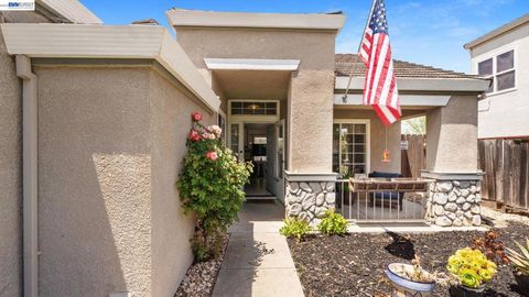 Photo of 1571 Spring Ct CT, Tracy, CA 95376 (MLS # 41134651)