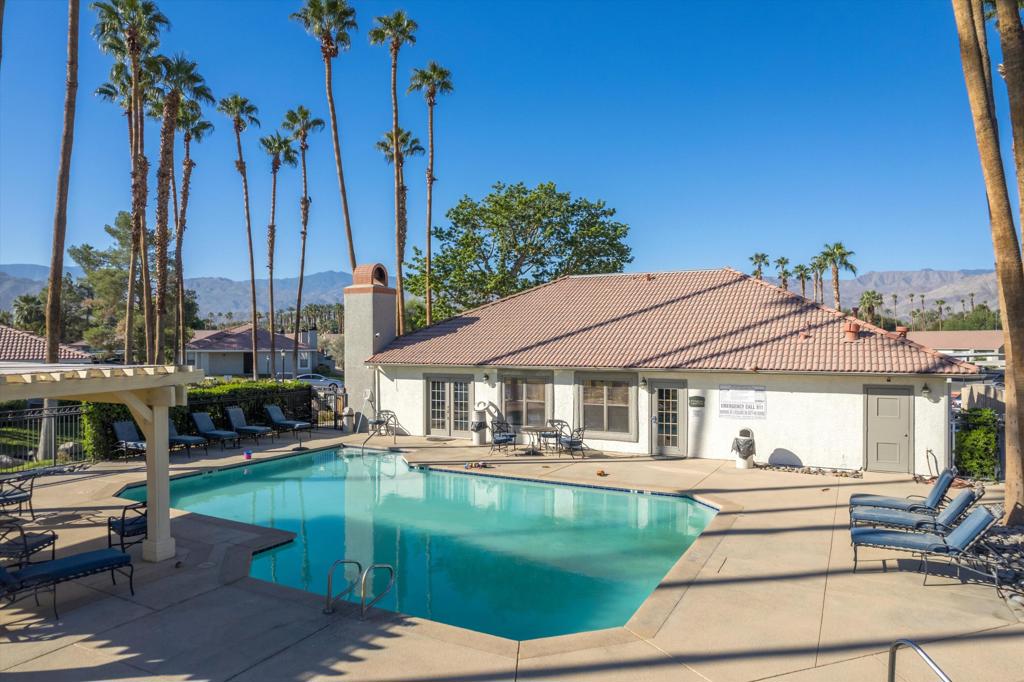 Palm Lakes - Residential Lease