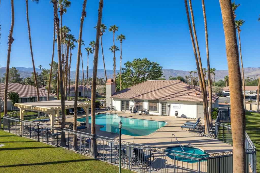Palm Lakes - Residential Lease