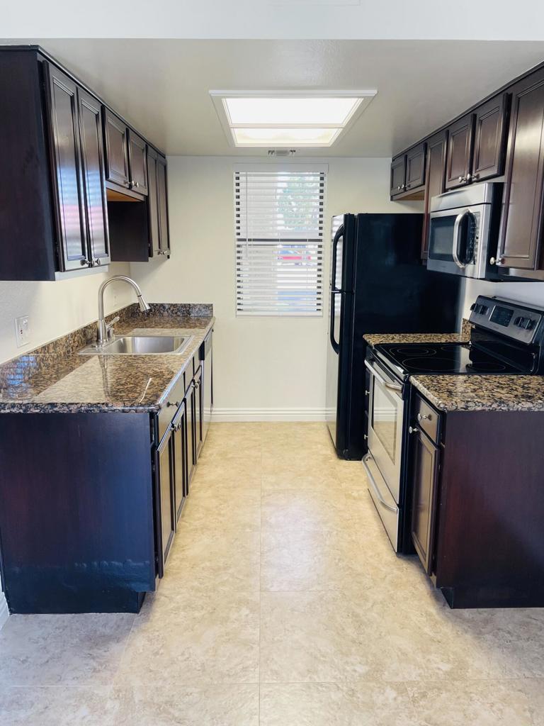 Palm Lakes - Residential Lease