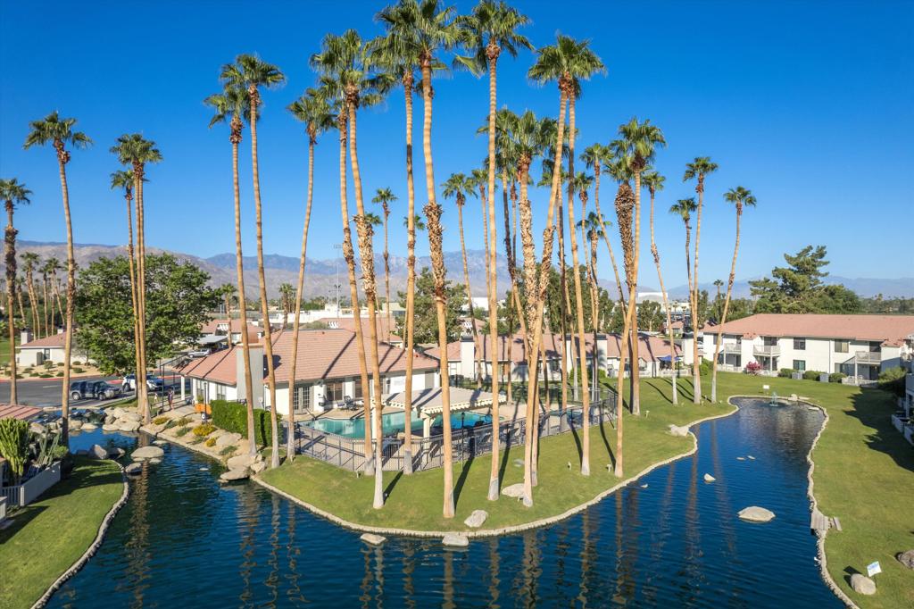 Palm Lakes - Residential Lease