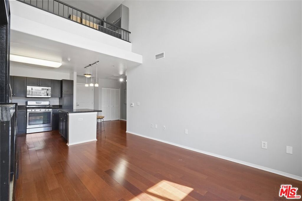 100 S Alameda Street 404