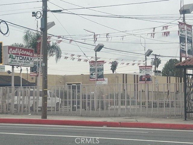 LARGE CORNER LOT