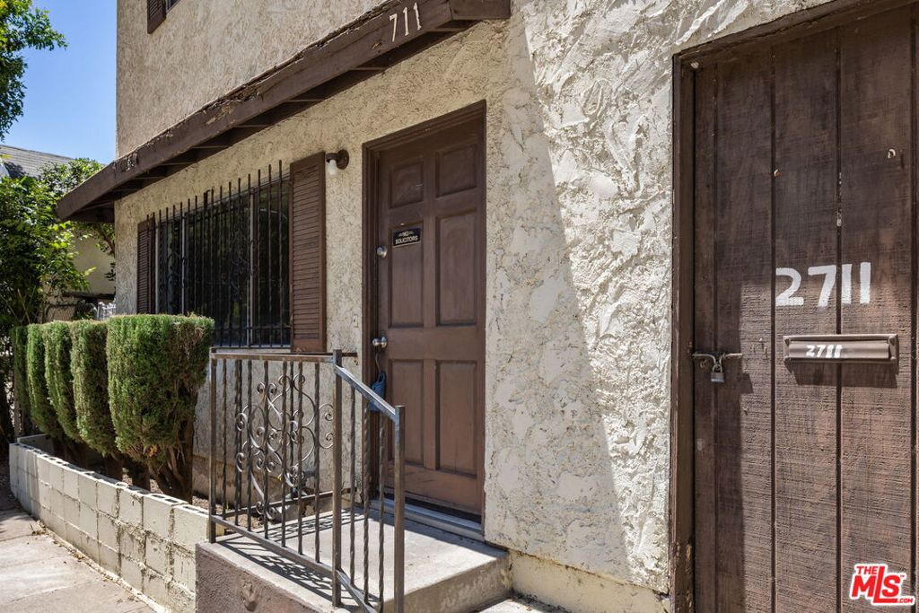 2711 Canyon Drive