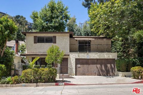 Photo of 2711 Canyon Drive, Los Angeles, CA 90068 (MLS # 26838695)