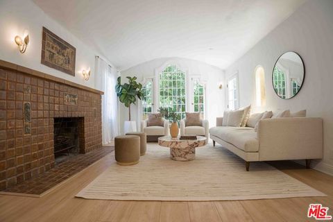 Photo of 935 Venezia Avenue, Venice, CA 90291 (MLS # 26832713)