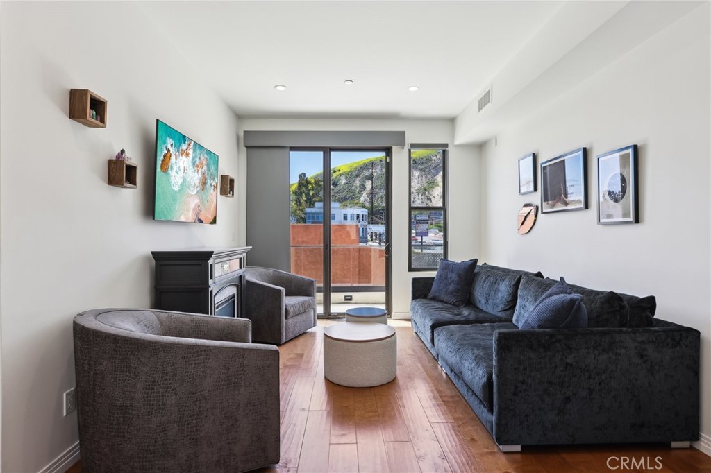 24444 Hawthorne Boulevard 108