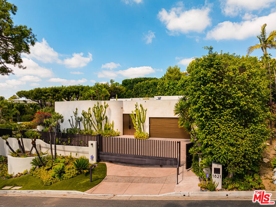 1821 Loma Vista Drive