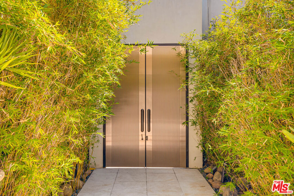 1821 Loma Vista Drive
