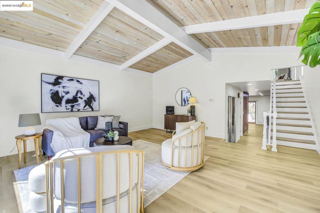 MONTCLAIR HILLS - Residential