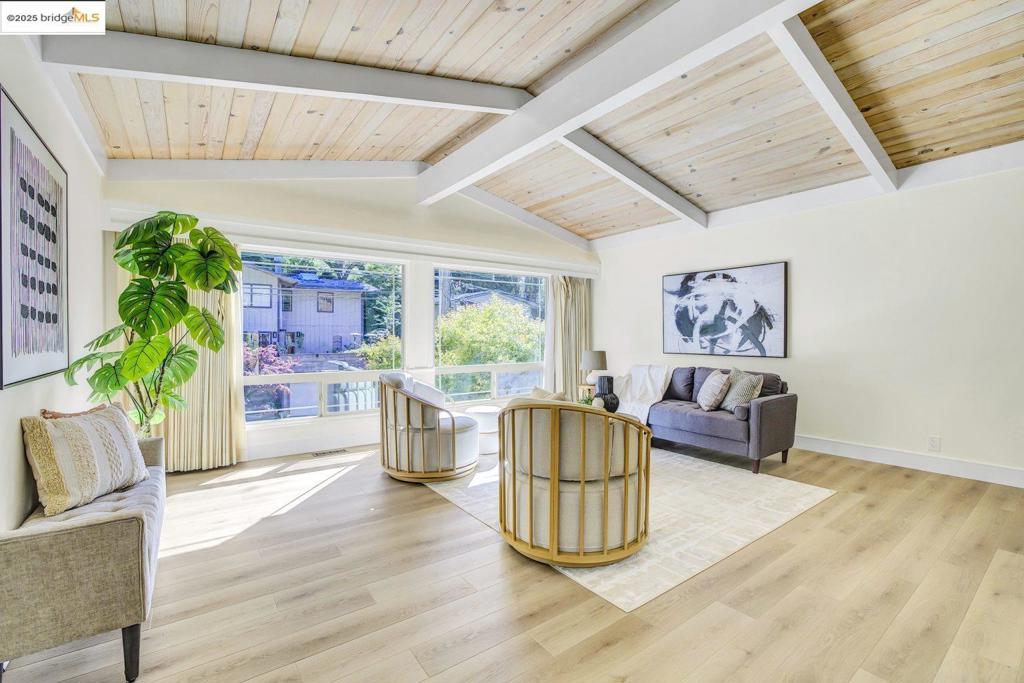 MONTCLAIR HILLS - Residential