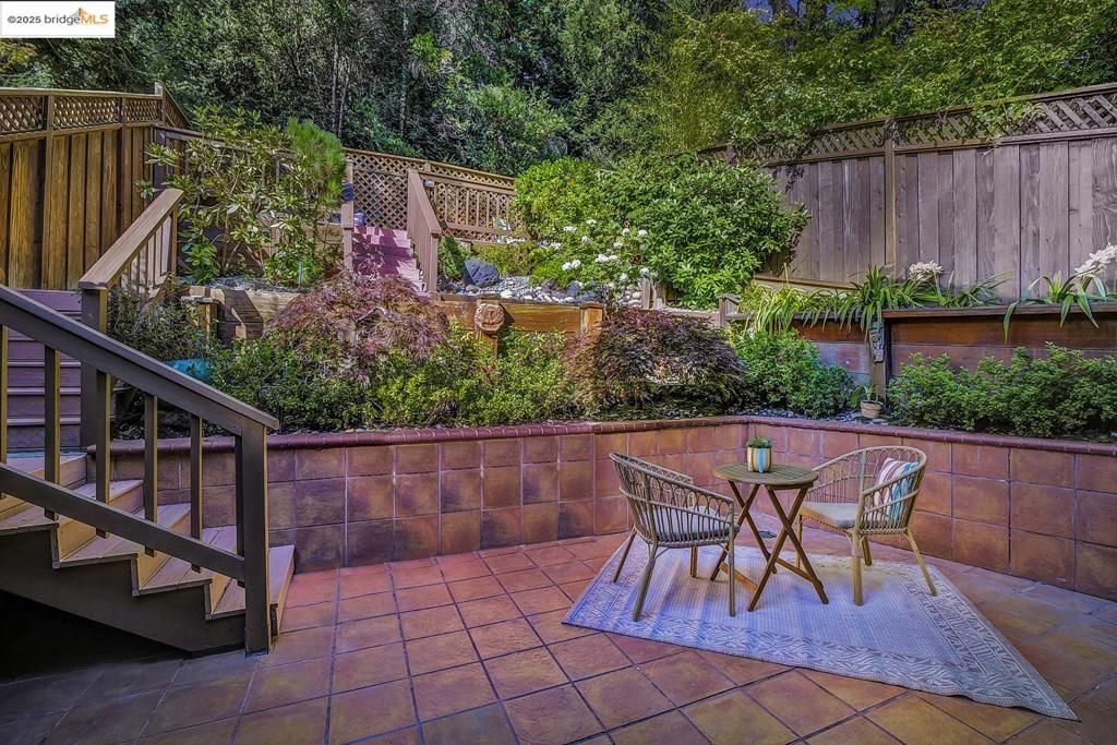 MONTCLAIR HILLS - Residential