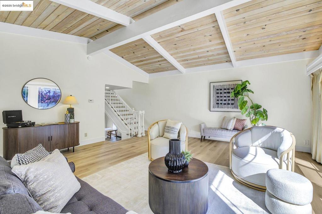 MONTCLAIR HILLS - Residential