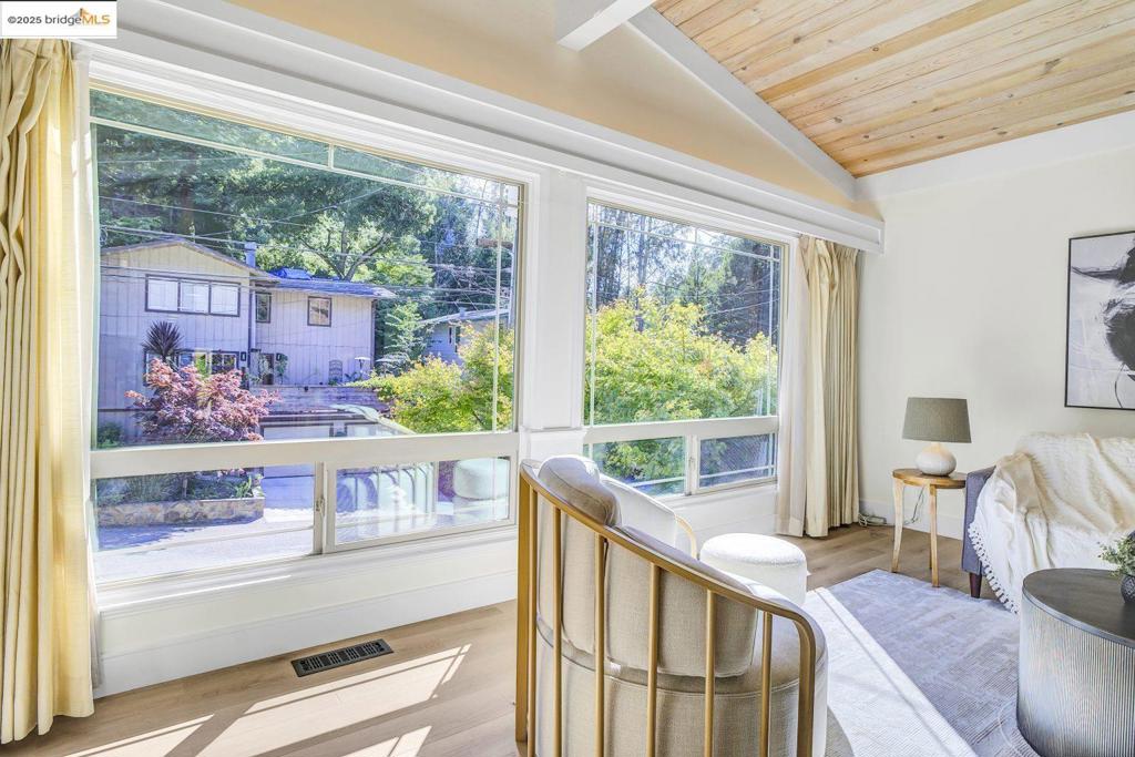 MONTCLAIR HILLS - Residential