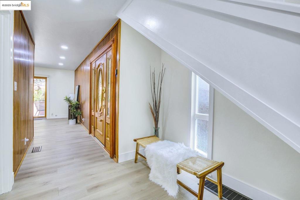 MONTCLAIR HILLS - Residential