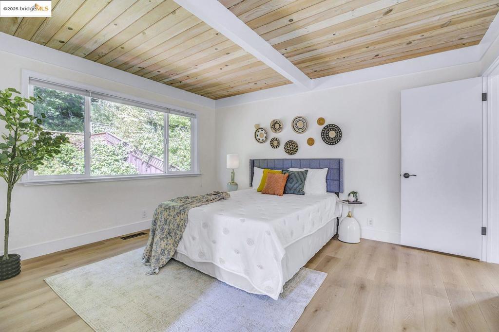 MONTCLAIR HILLS - Residential