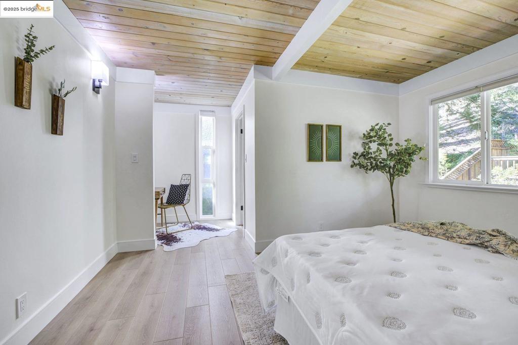 MONTCLAIR HILLS - Residential