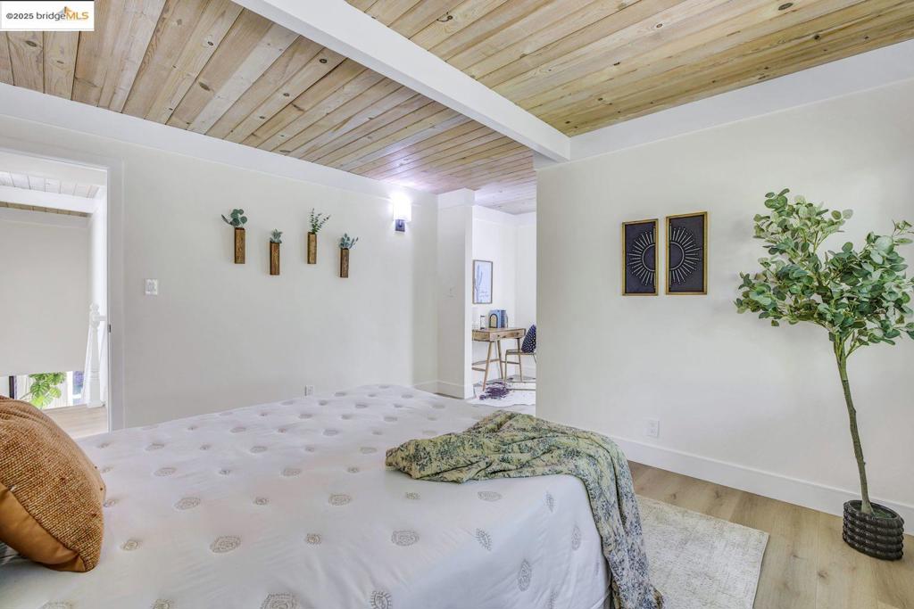 MONTCLAIR HILLS - Residential