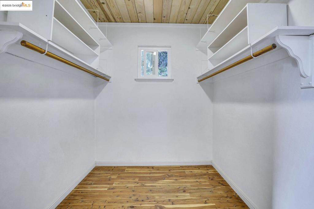 MONTCLAIR HILLS - Residential